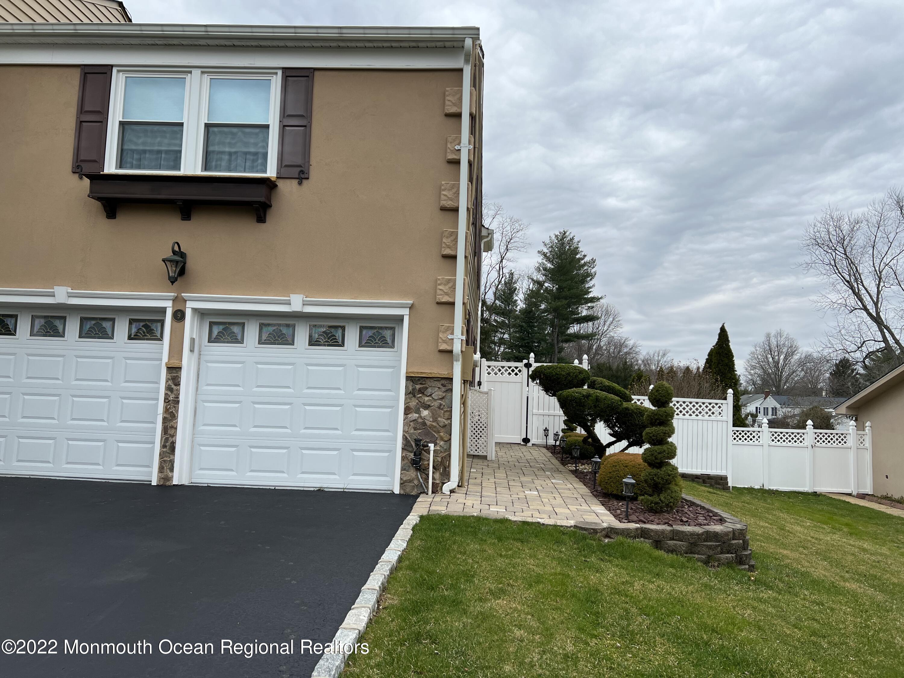 9 Ardmore Road Marlboro, NJ 07746 - Photo 4 of 42 0872DD7D-070F-481C-8A24-F41E2D9870C8