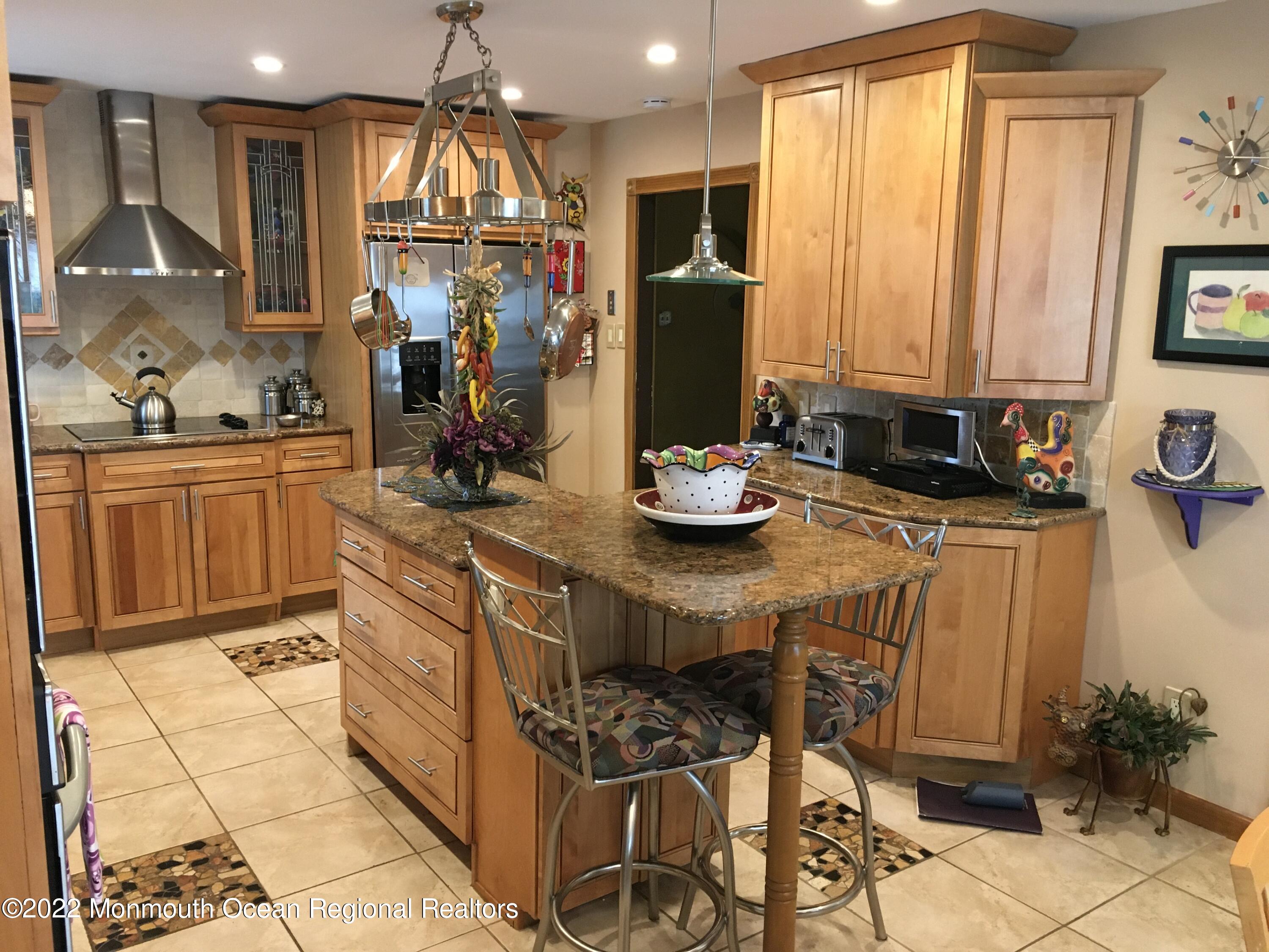 9 Ardmore Road Marlboro, NJ 07746 - Photo 7 of 42 DABF88AA-2182-470D-8153-226A09EDAC0F