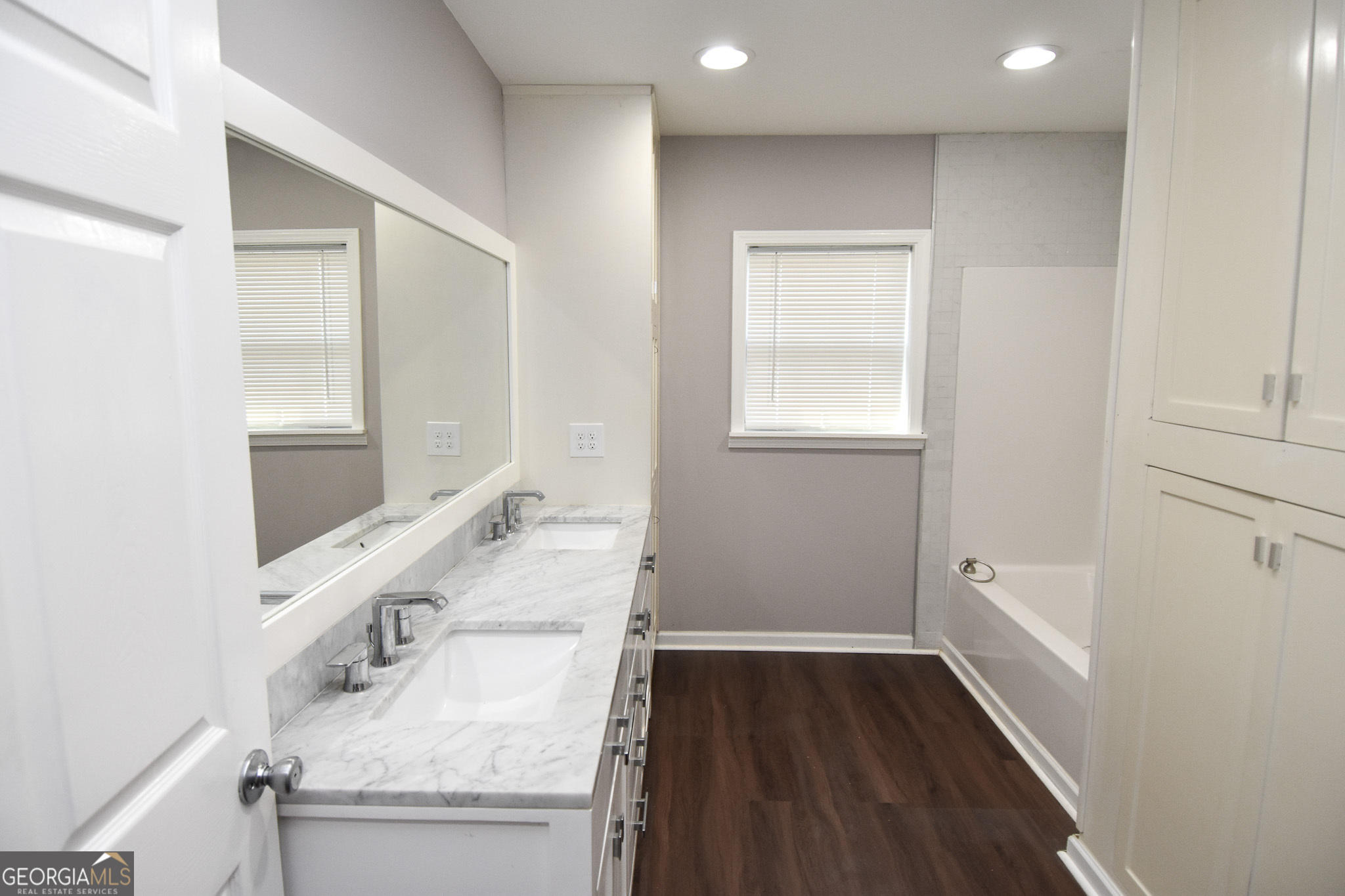 1256 Vaughn Road Griffin, GA 30223 - Photo 33 of 73 a bathroom with a sink and a bathtub