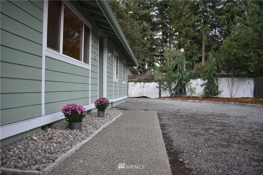 109 Raintree Loop Southeast Rainier, WA 98576 - Photo 2 of 16