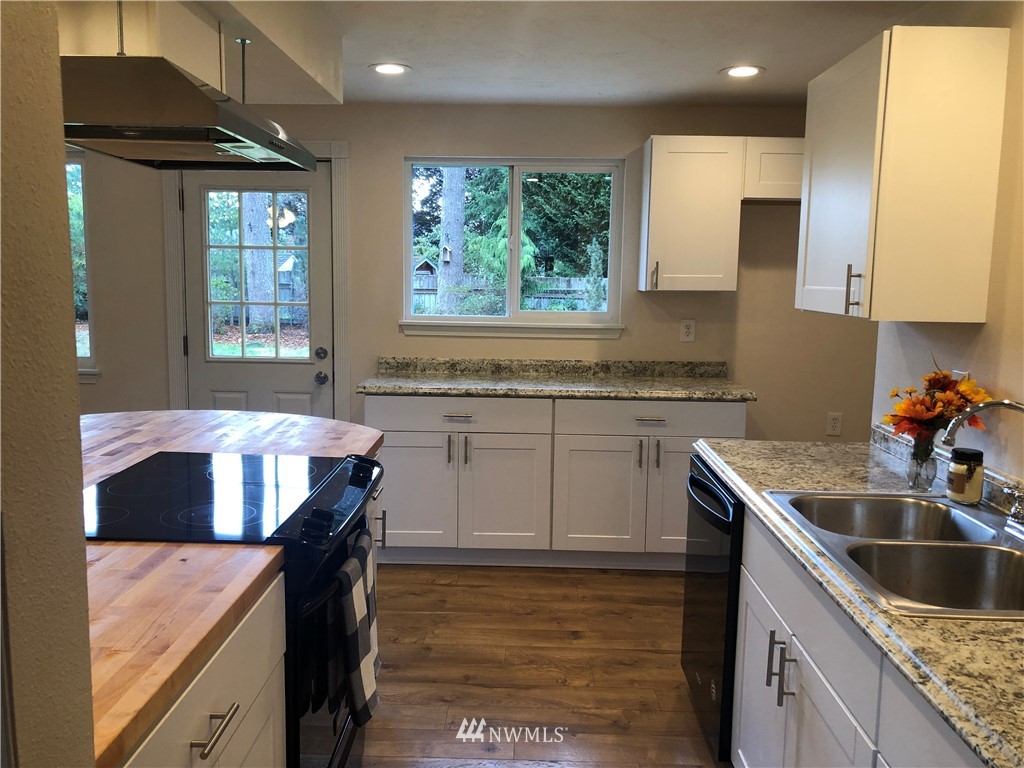 109 Raintree Loop Southeast Rainier, WA 98576 - Photo 11 of 16