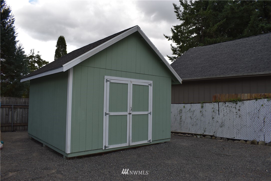109 Raintree Loop Southeast Rainier, WA 98576 - Photo 4 of 16
