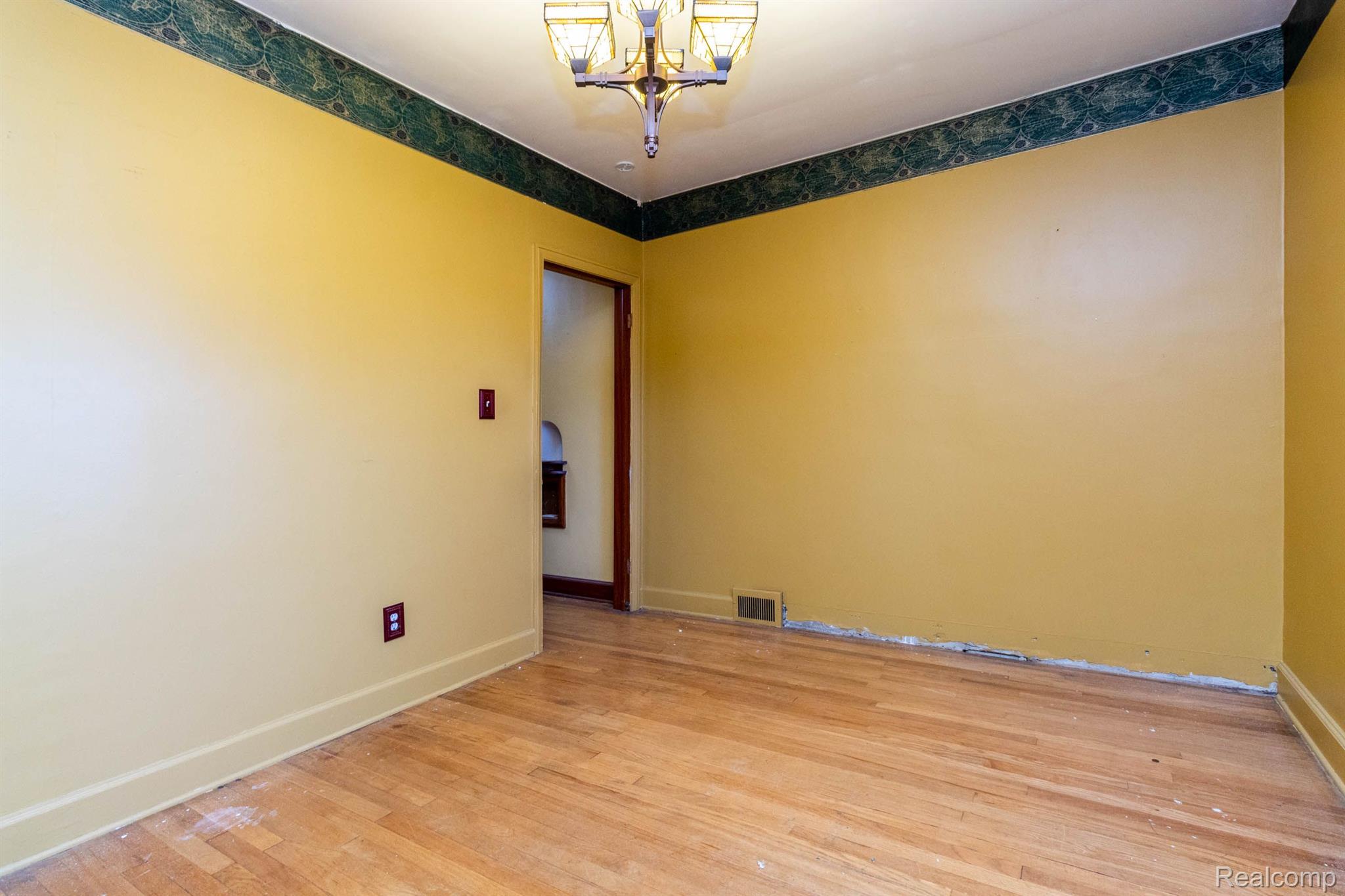 4251 Lapeer Road Burton, MI 48509 - Photo 19 of 48