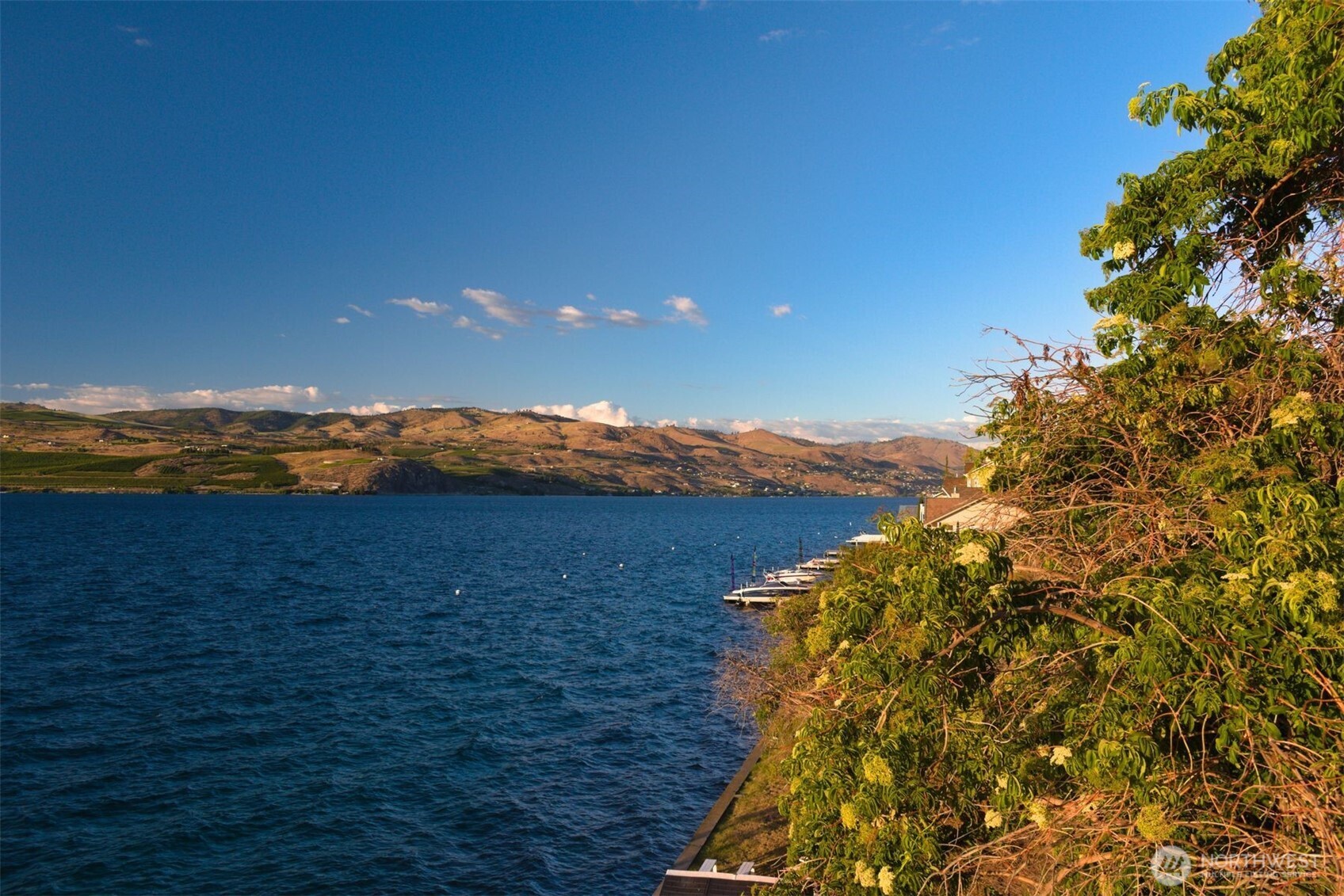 2650 South Lakeshore Road Chelan, WA 98816 - Photo 4 of 10 a view of an ocean