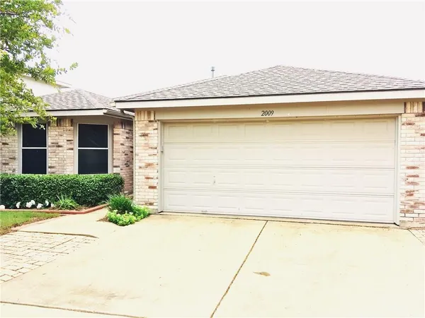$1,800 | 2009 Brook Meadow Drive, Forney, TX 75126