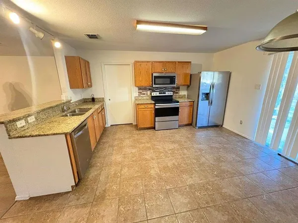 $1,800 | 2009 Brook Meadow Drive, Forney, TX 75126
