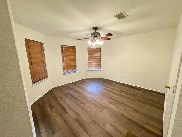 $1,800 | 2009 Brook Meadow Drive, Forney, TX 75126