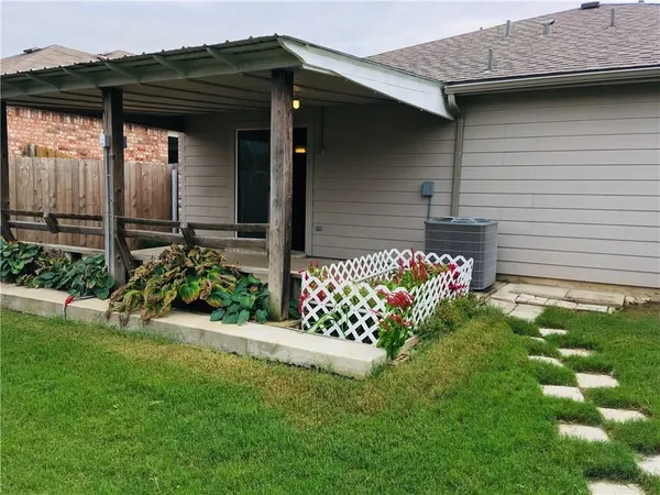 $1,800 | 2009 Brook Meadow Drive, Forney, TX 75126