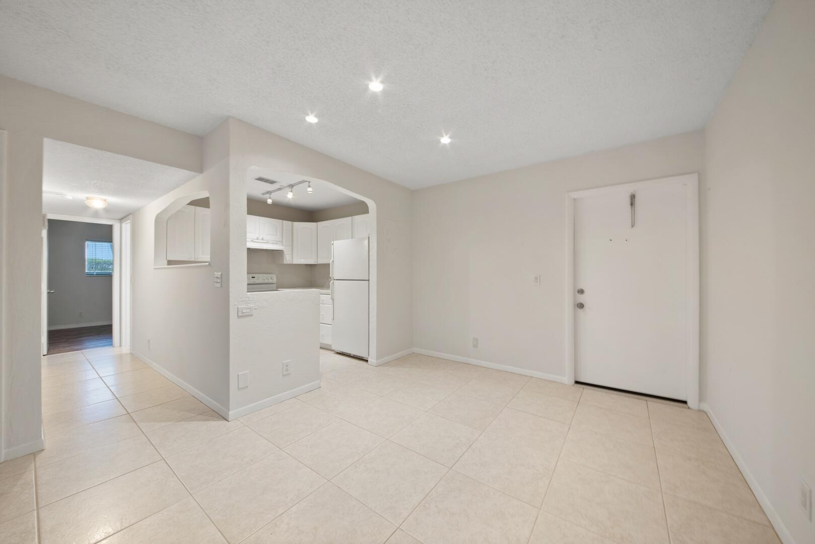 875 Northwest 13th Street, Unit 307 Boca Raton, FL 33486 - Photo 6 of 22 Dining Area