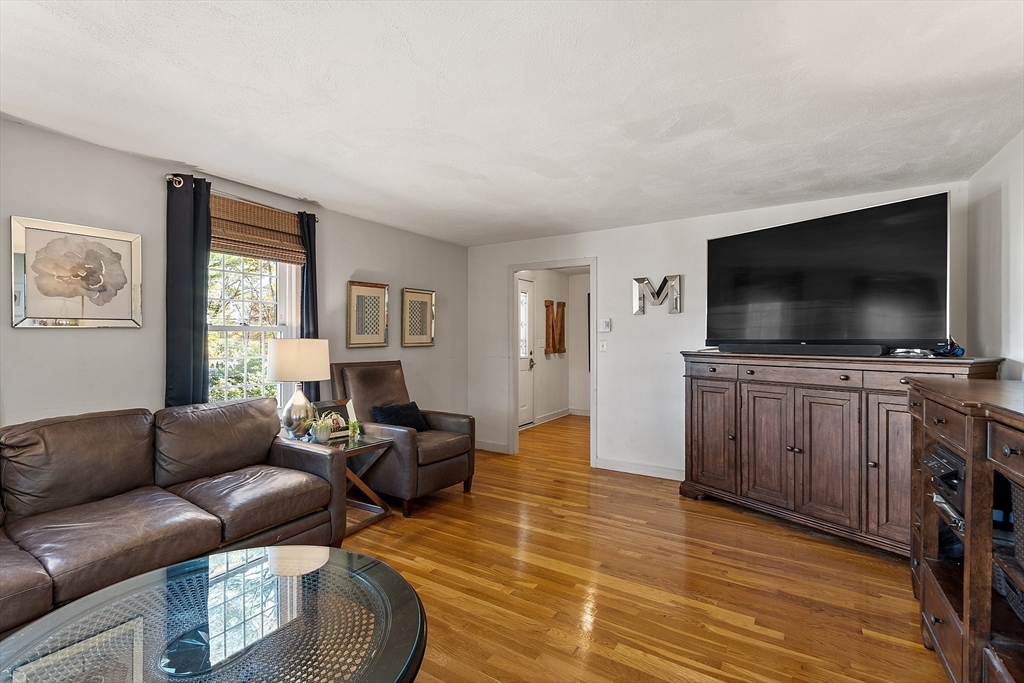 23 Bailey Road Berlin, MA 01503 - Photo 4 of 40 Gallery Image 4