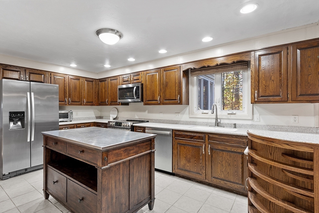 23 Bailey Road Berlin, MA 01503 - Photo 8 of 40 Gallery Image 8
