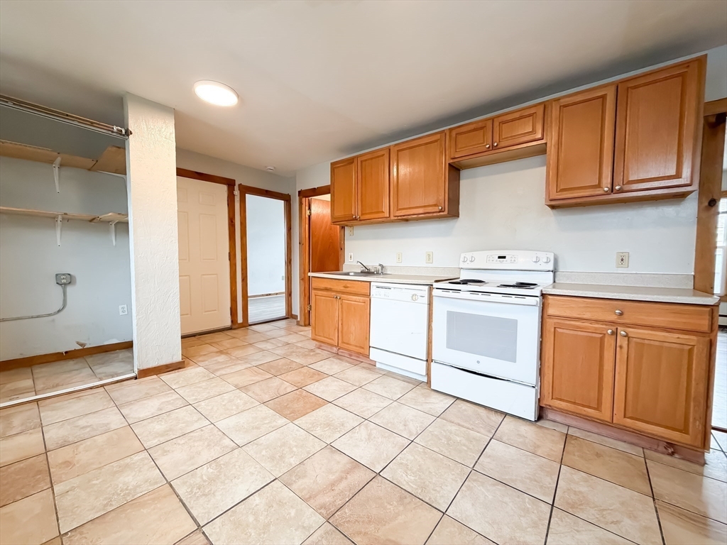 127 Austin Street Worcester, MA 01609 - Photo 4 of 20
