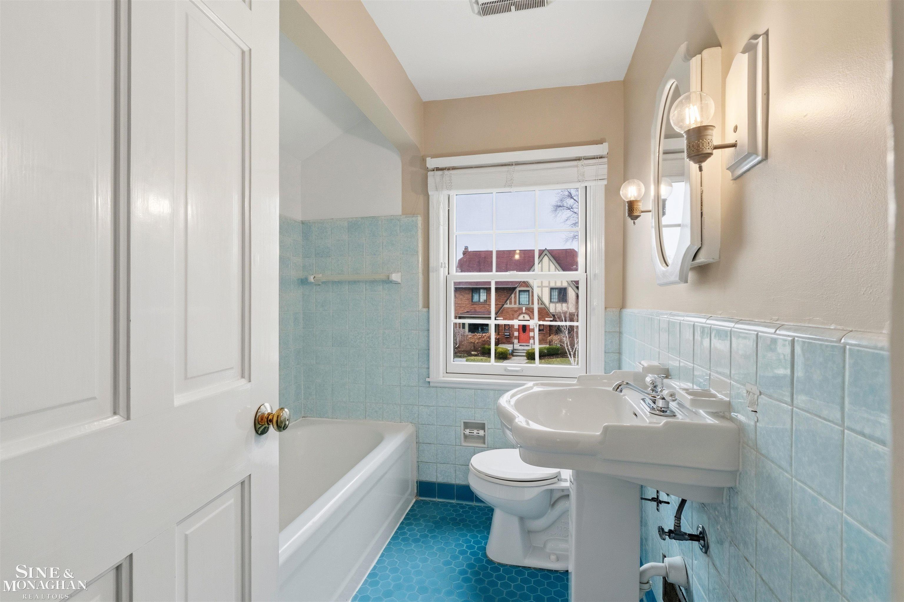 180 Fisher Road Grosse Pointe Farms, MI 48230 - Photo 40 of 88