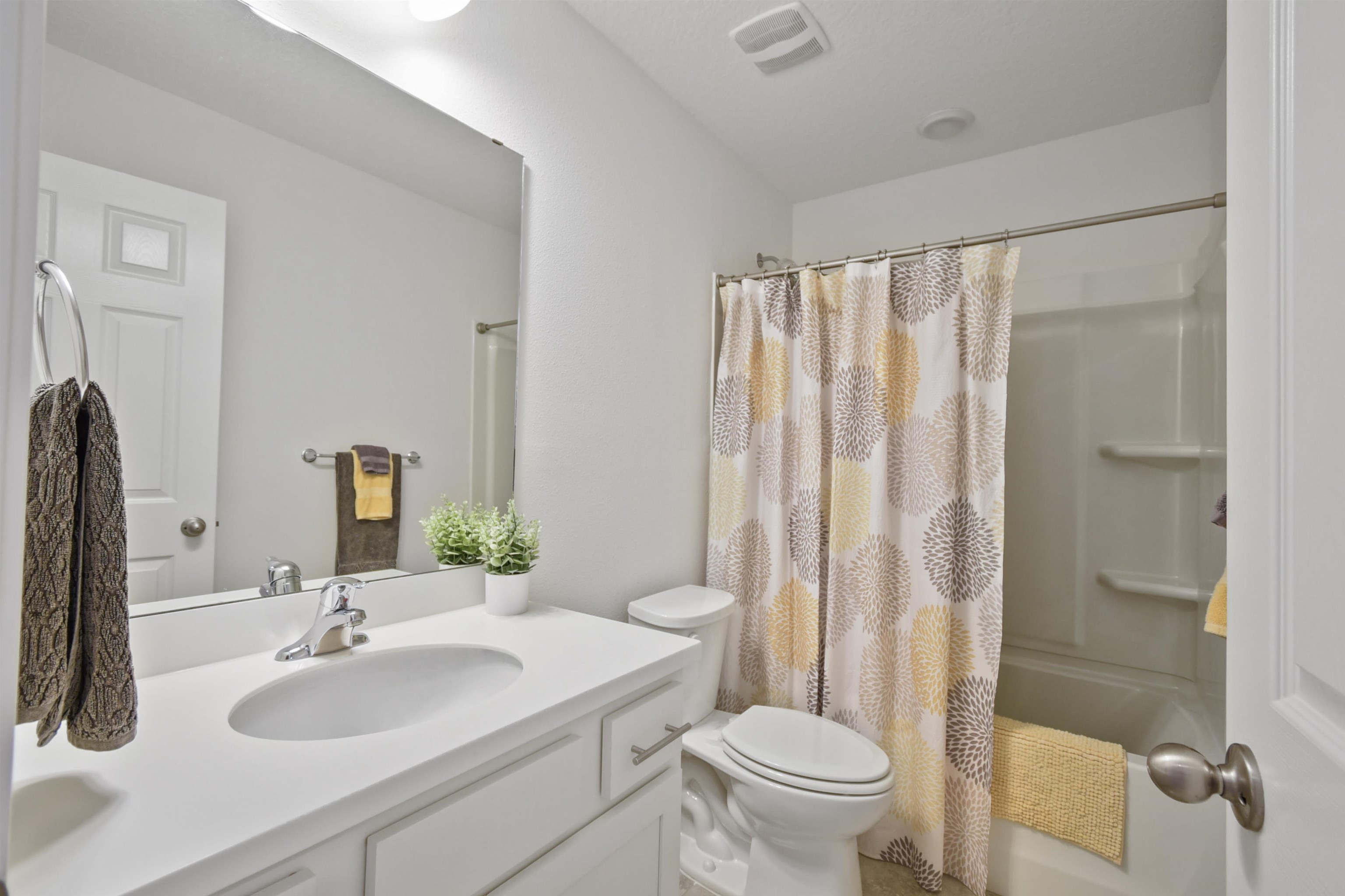 105 Ridge Lake Road St. Augustine, FL 32086 - Photo 24 of 34 a bathroom with a sink toilet and shower