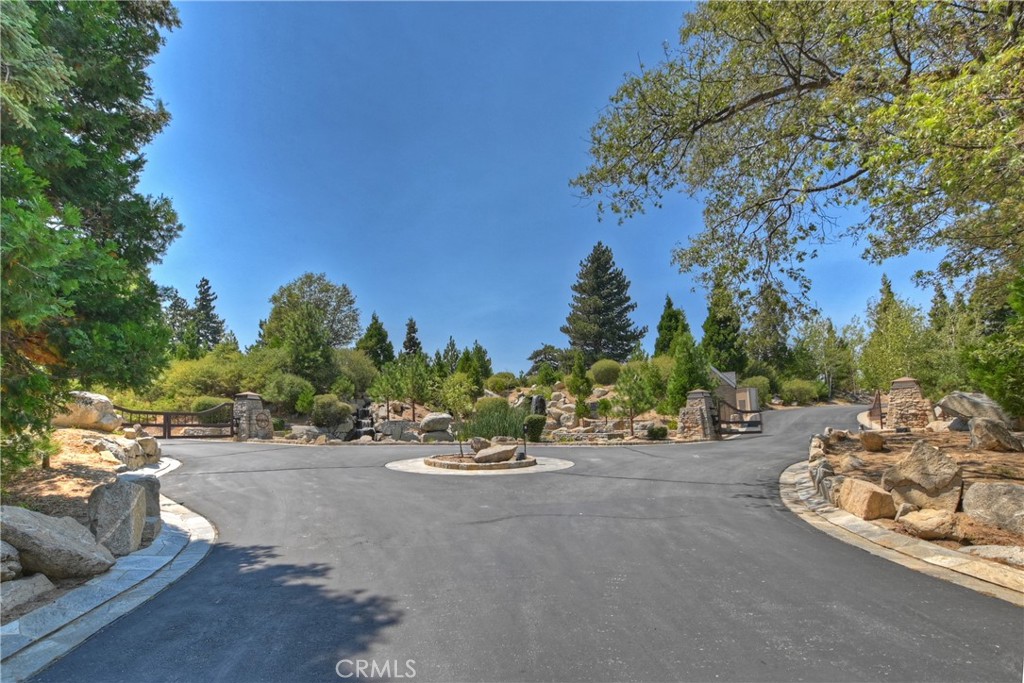 115 Mill Pond Road Lake Arrowhead, CA 92352 - Photo 15 of 19 an outdoor view with patio