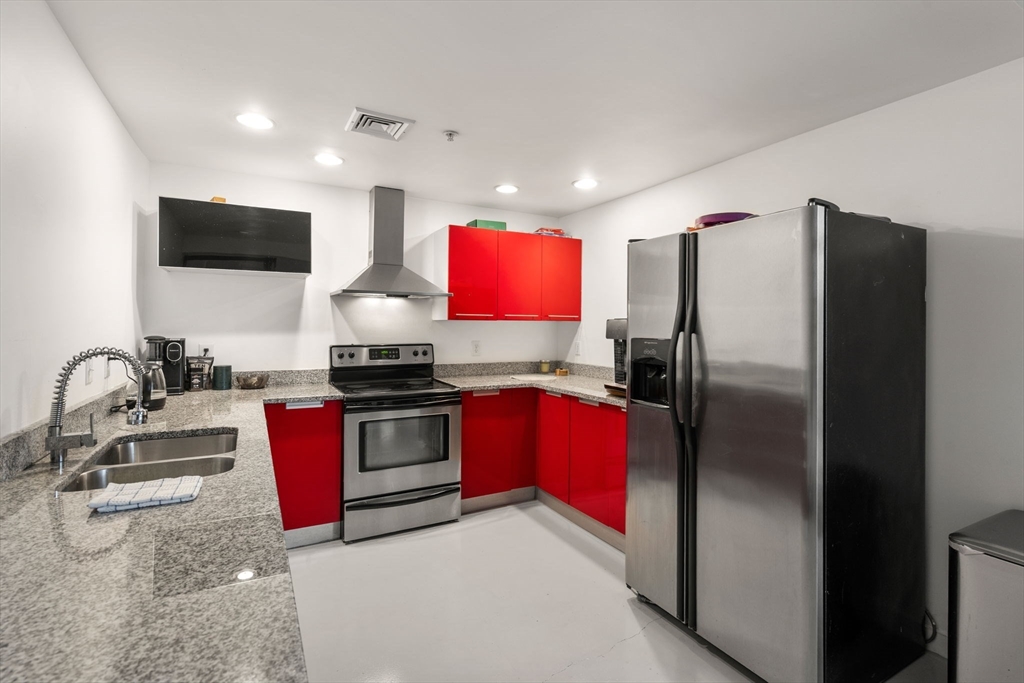 950 Broadway, Unit 14 Chelsea, MA 02150 - Photo 8 of 28