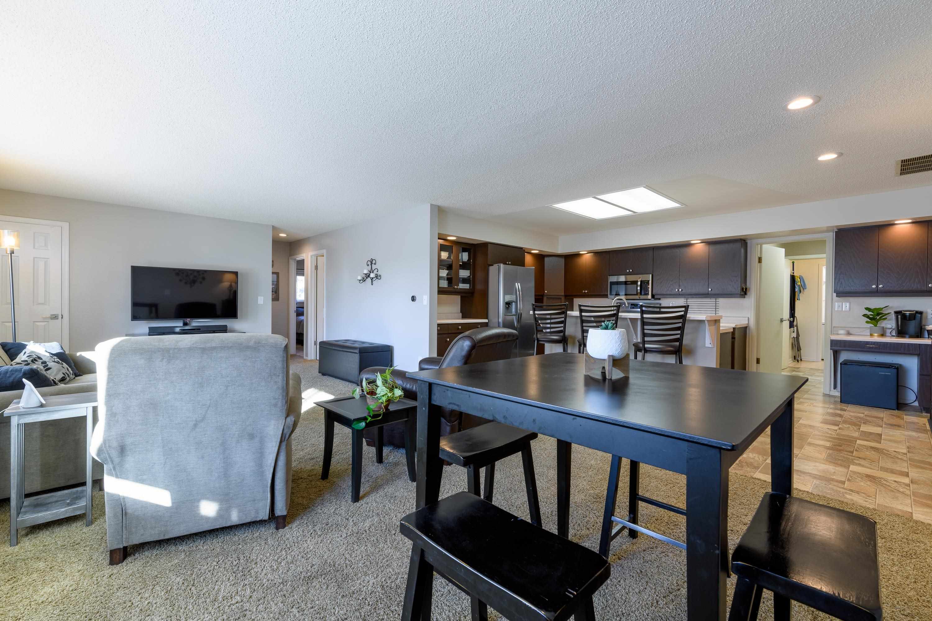2700 G Road, Unit 5C Grand Junction, CO 81506 - Photo 7 of 25 a living room with furniture and a flat screen tv