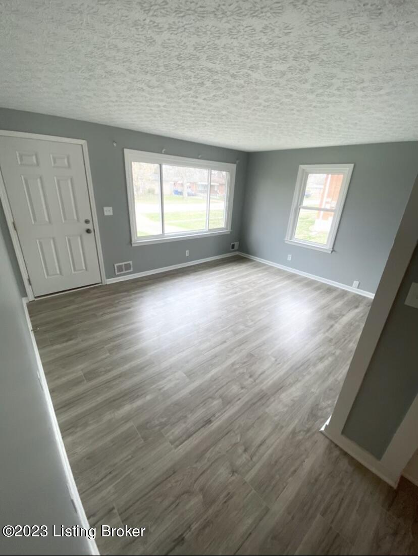 6800 Aron Road Louisville, KY 40258 - Photo 5 of 12 IMG_6084