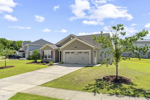 $495,500 | 716 Harvest Point Drive, Fuquay-Varina, NC 27526