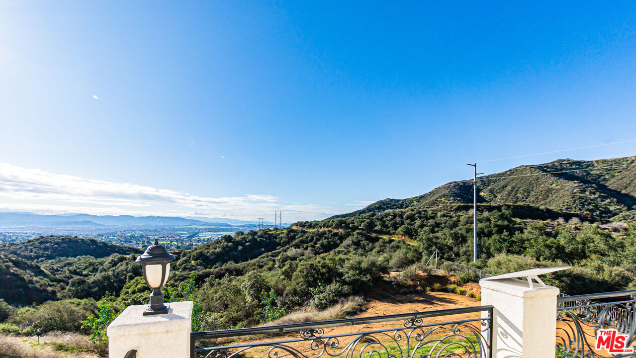 8321 Overview Court Yucaipa, CA 92399 - Photo 42 of 75 a view of a city and mountains in the background