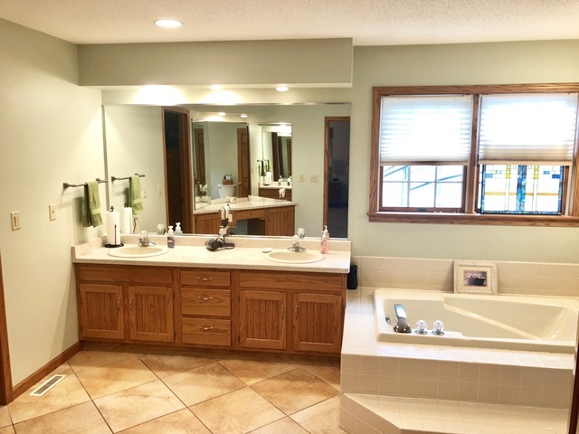 346 Rock Island Road Dixon, IL 61021 - Photo 21 of 36
