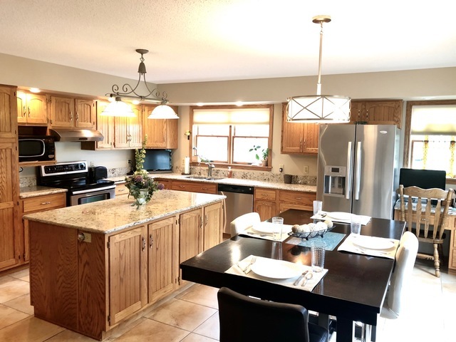 346 Rock Island Road Dixon, IL 61021 - Photo 5 of 36