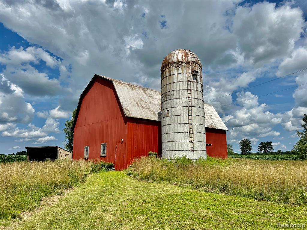 6801 Connell Road Yale, MI 48097 - Photo 5 of 34