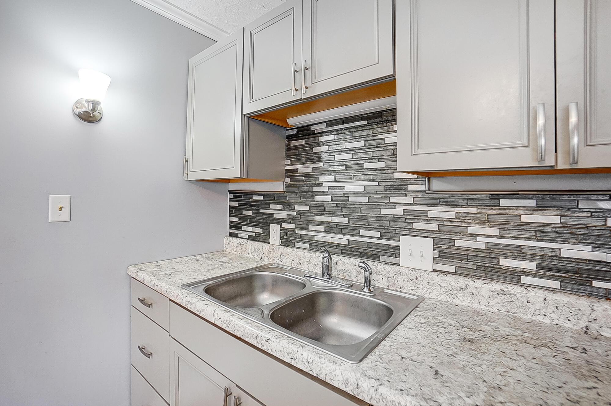 738 South Center Street Springfield, OH 45506 - Photo 11 of 41 023