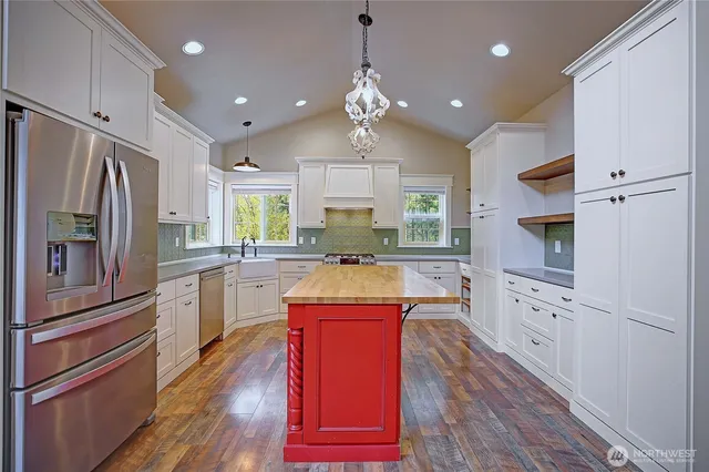 $1,070,000 | 870 Cedar Lane, Camano Island, WA 98282