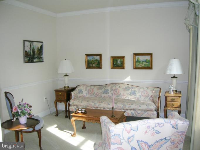 7850 Pembridge Road Manassas, VA 20112 - Photo 7 of 24 Living Room