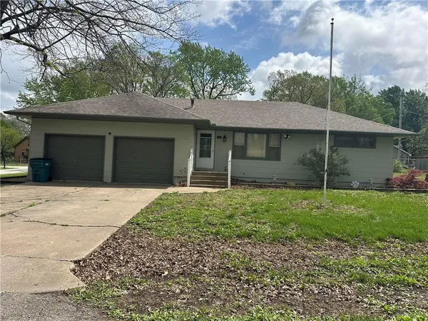 $259,000 | 601 South Mulberry Street, Louisburg, KS 66053