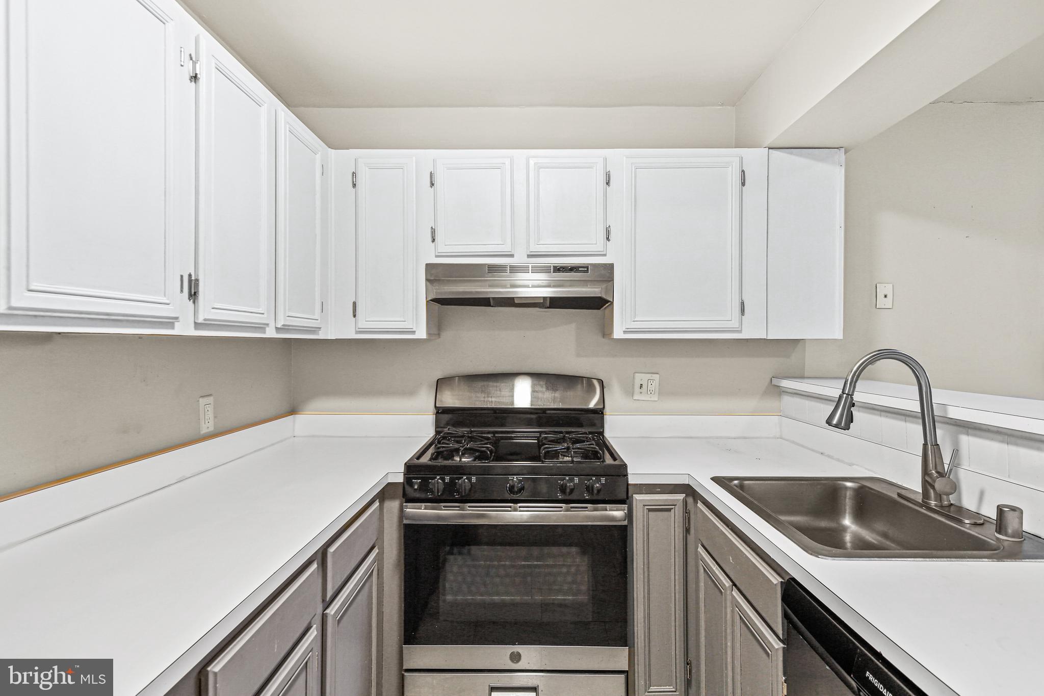 6830 Hayley Ridge Way, Unit B Baltimore, MD 21209 - Photo 6 of 30 Gallery Image 6