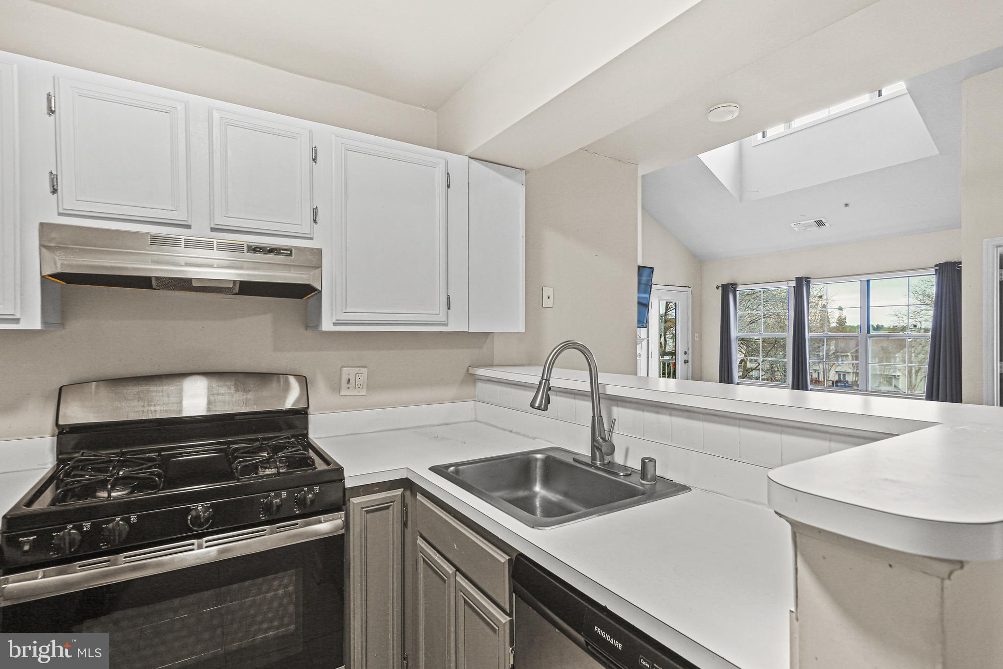 6830 Hayley Ridge Way, Unit B Baltimore, MD 21209 - Photo 7 of 30 Gallery Image 7