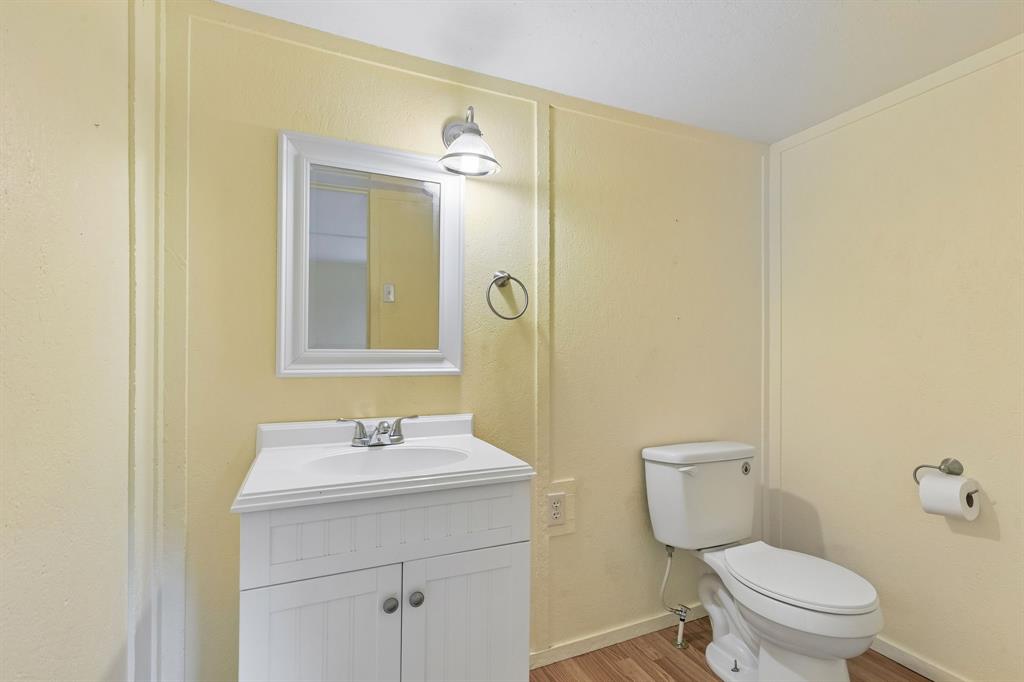 671 VZ County Road Canton, TX 75103 - Photo 16 of 33 Half bath in Quilt House