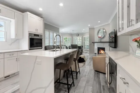 $995,000 | 401 Abbey Ridge Court, Fontana, WI 53125