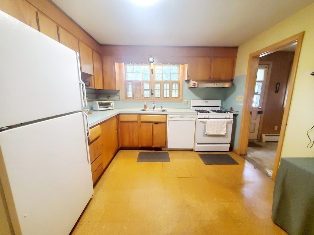 116 Lovejoy Road Andover, MA 01810 - Photo 9 of 23 Gallery Image 9