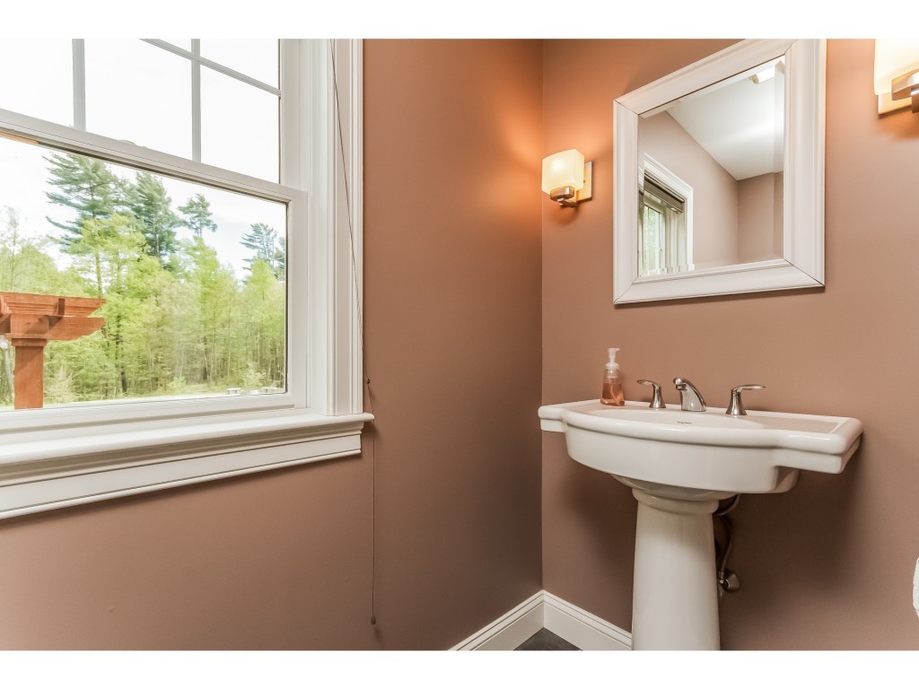 35 Greenleaf Street Merrimack, NH 03054 - Photo 16 of 36