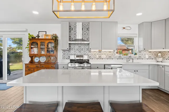 $300,000 | 212 South Kimbrel Avenue, Panama City, FL 32404