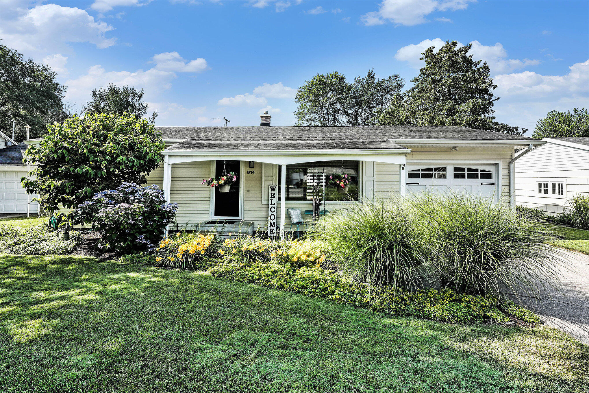 614 River Street Spring Lake, MI 49456 - Photo 2 of 19 014_file_499