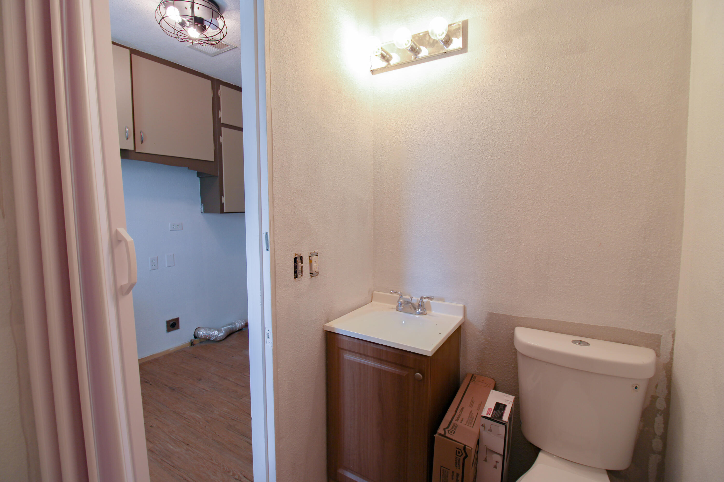 1120 Tilford Avenue Ralls, TX 79357 - Photo 26 of 38 third bathroom