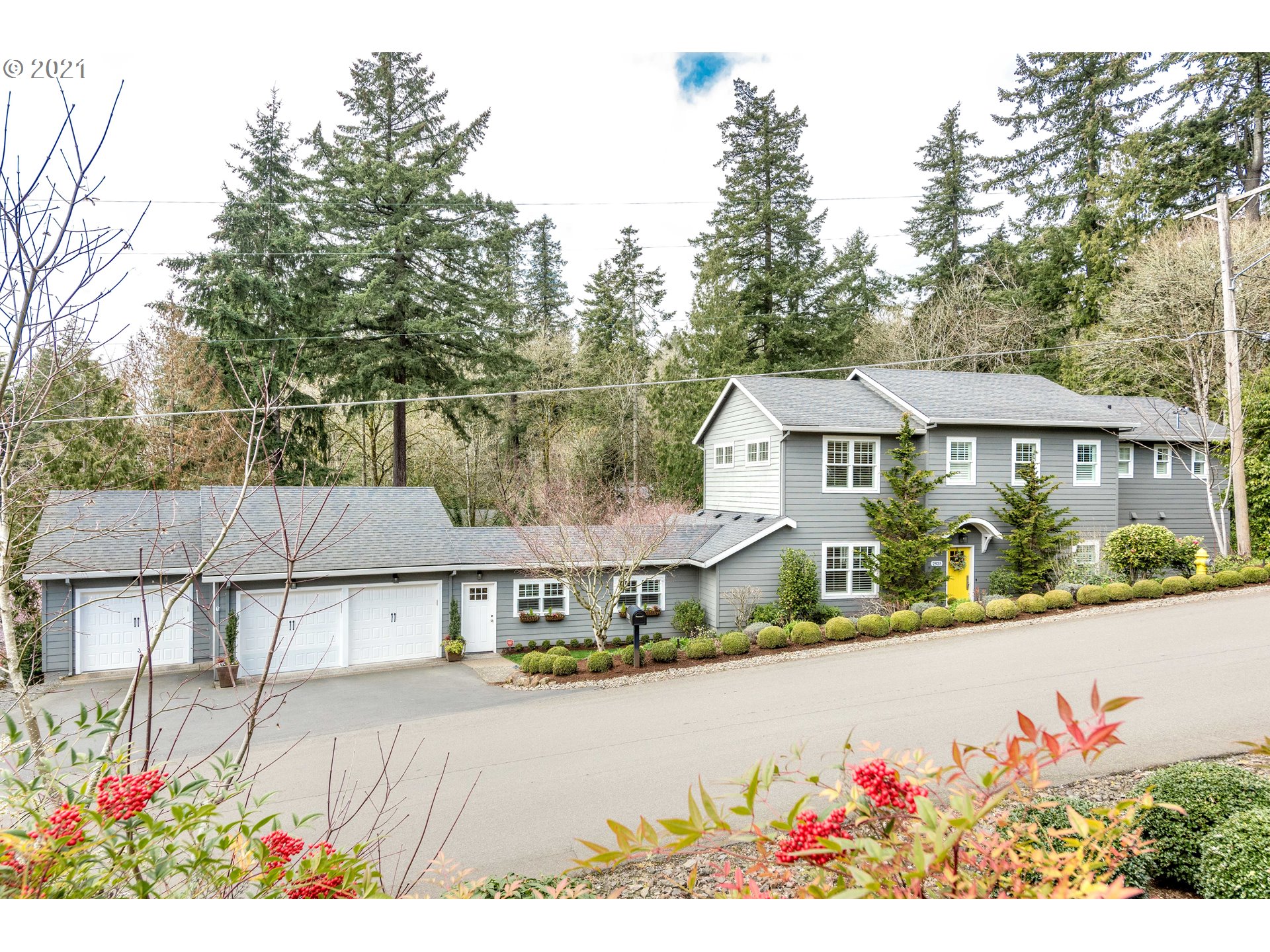 2925 Southwest Ridgewood Avenue Portland, OR 97225 - Photo 2 of 30 Gallery Image 2