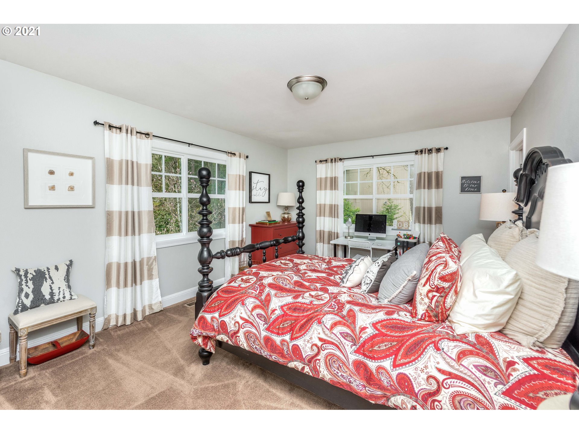 2925 Southwest Ridgewood Avenue Portland, OR 97225 - Photo 11 of 30 Gallery Image 11