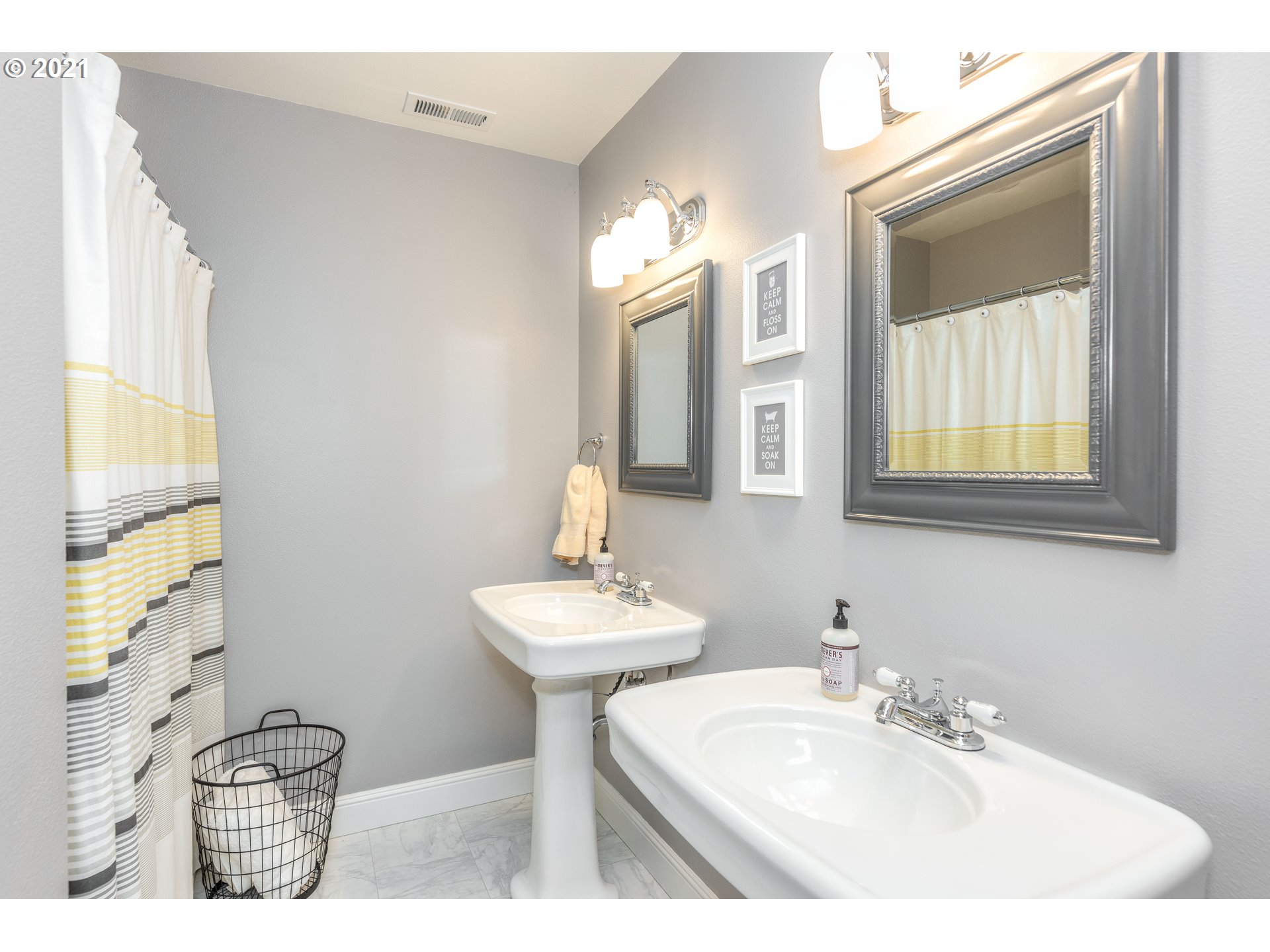 2925 Southwest Ridgewood Avenue Portland, OR 97225 - Photo 22 of 30 Gallery Image 22