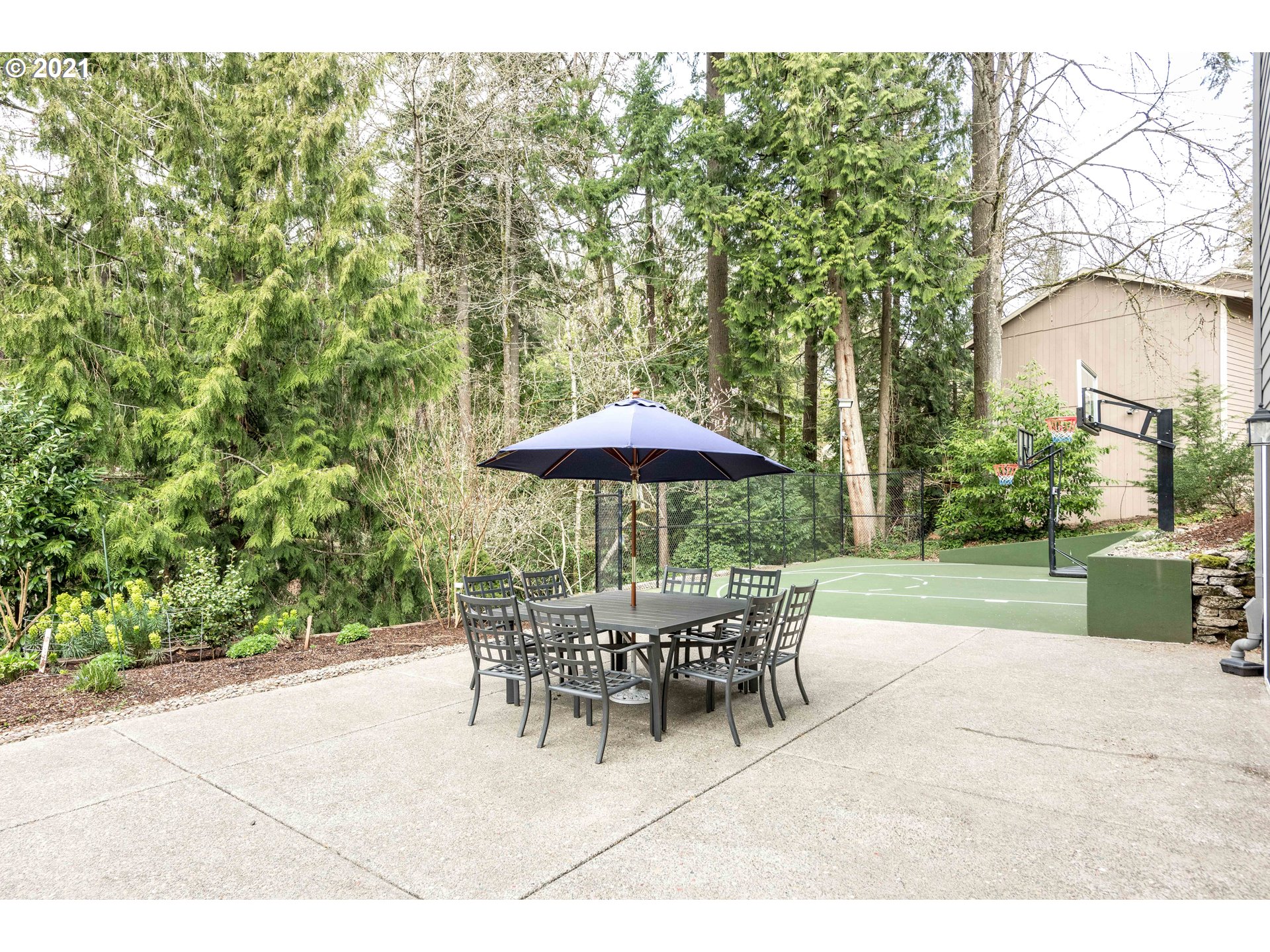 2925 Southwest Ridgewood Avenue Portland, OR 97225 - Photo 25 of 30 Gallery Image 25