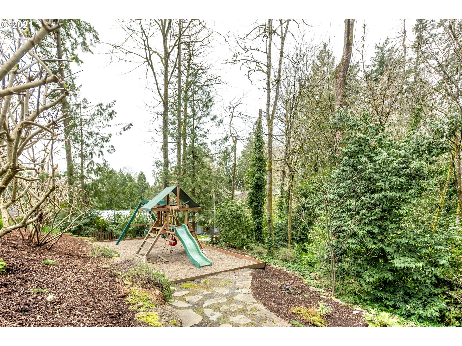 2925 Southwest Ridgewood Avenue Portland, OR 97225 - Photo 28 of 30 Gallery Image 28