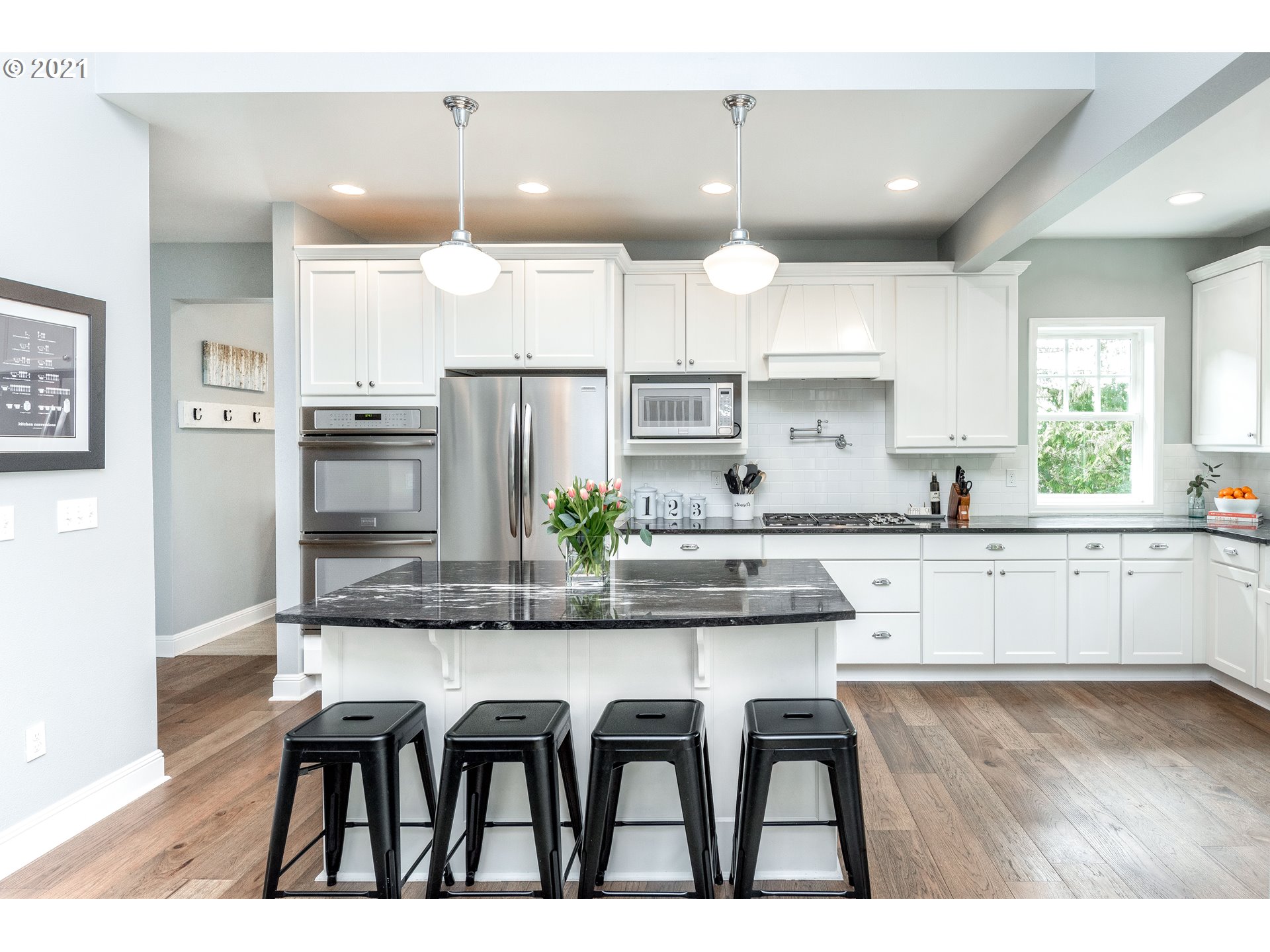 2925 Southwest Ridgewood Avenue Portland, OR 97225 - Photo 4 of 30 Gallery Image 4