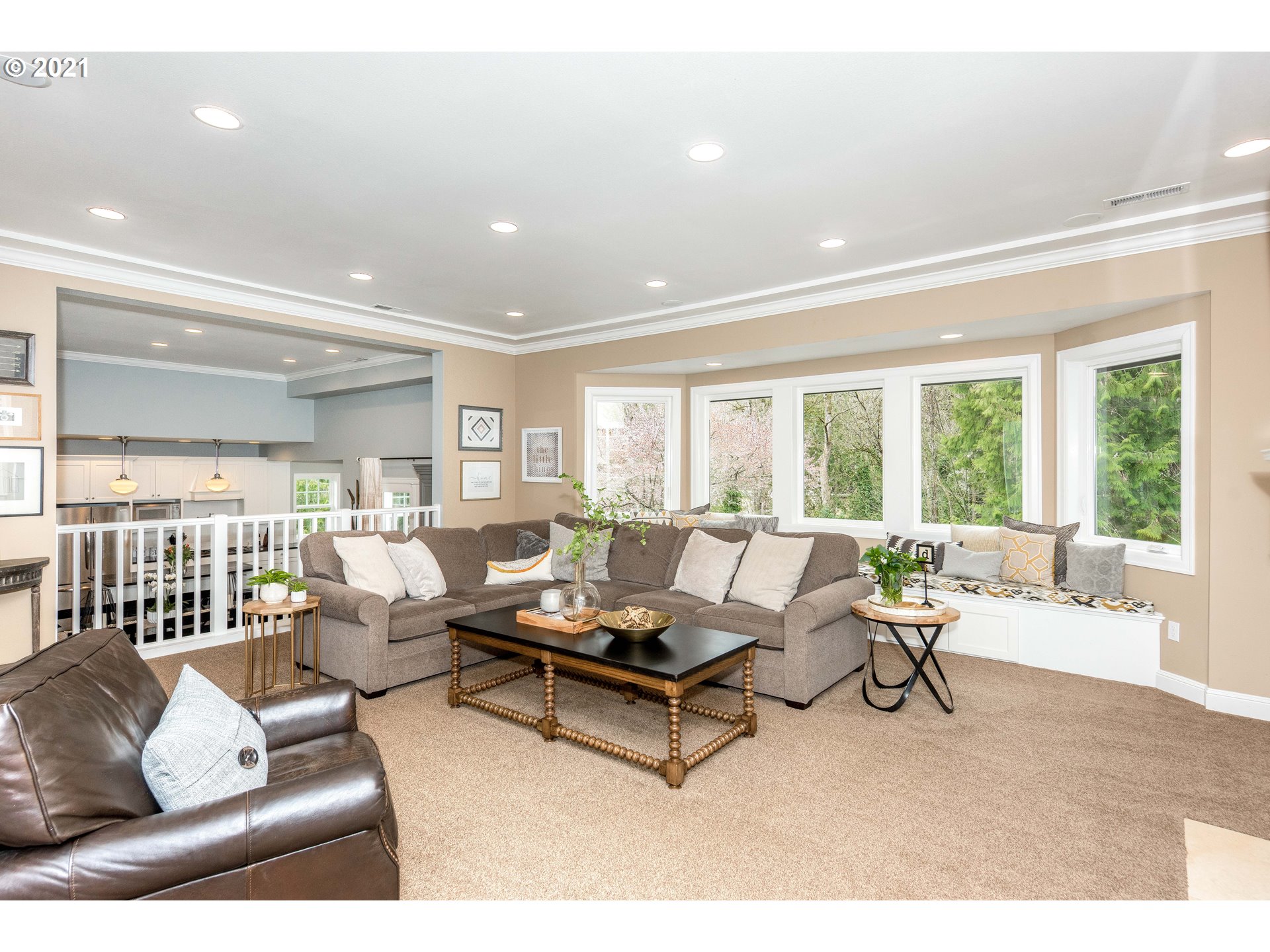 2925 Southwest Ridgewood Avenue Portland, OR 97225 - Photo 7 of 30 Gallery Image 7