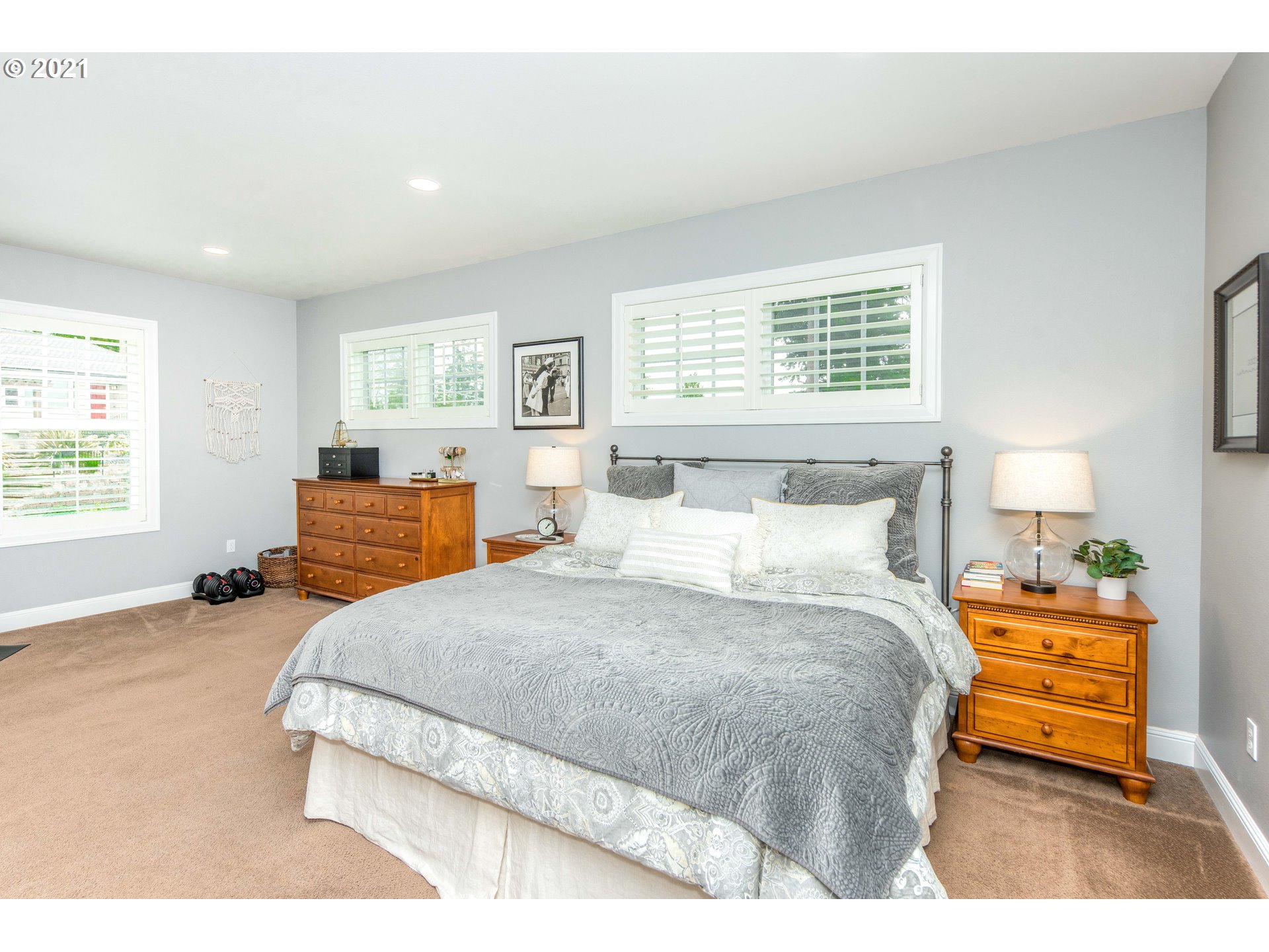 2925 Southwest Ridgewood Avenue Portland, OR 97225 - Photo 9 of 30 Gallery Image 9
