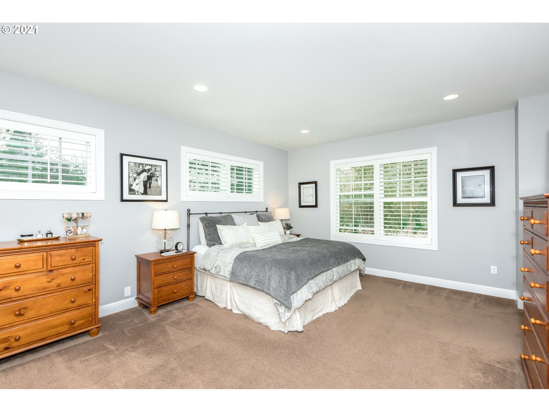 2925 Southwest Ridgewood Avenue Portland, OR 97225 - Photo 10 of 30 Gallery Image 10