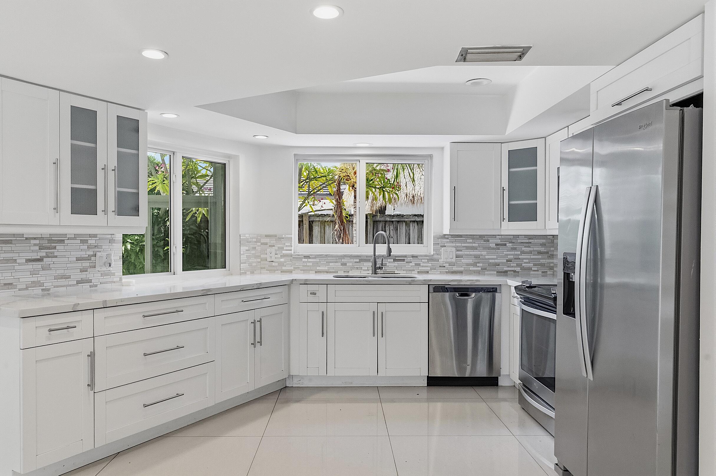 2910 Northeast 40th Court Lighthouse Point, FL 33064 - Photo 13 of 49 2910 NE 40th Ct - - 012